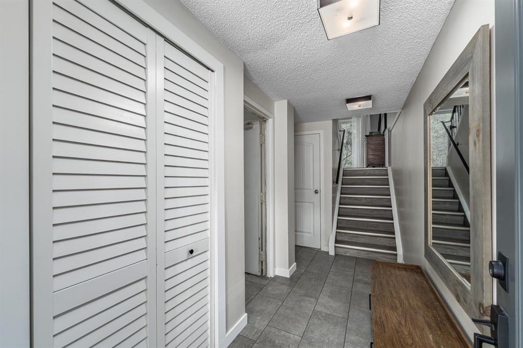 Fifth View of 64 Point Drive NW, Point McKay, Calgary, Alberta, T3B 5B3