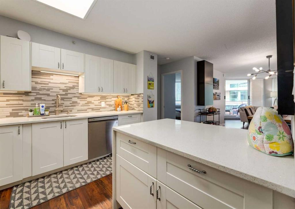 Fifth View of 1010, 804 3 Avenue SW, Eau Claire, Calgary, Alberta, T2P 0G9