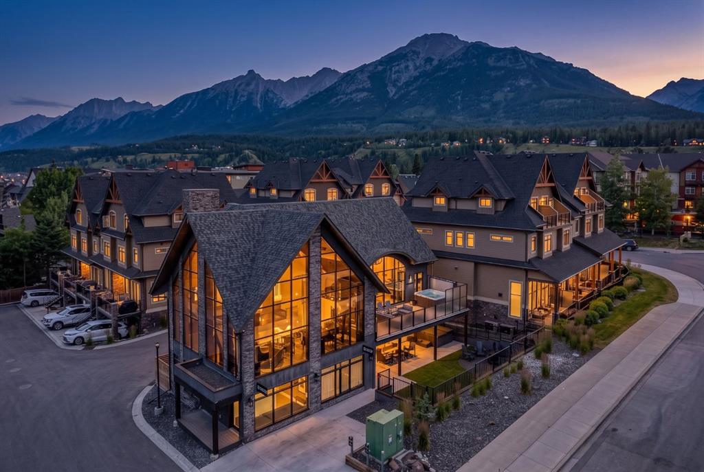 21 & 22, 108 Montane Road , A2340968, Alberta,