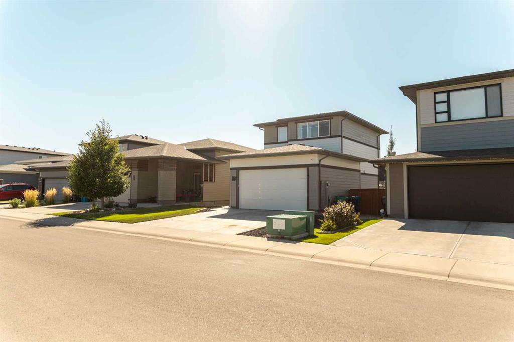 Third View of 917 Atlantic Cove W, The Crossings, Lethbridge, Alberta, T1J 5M4