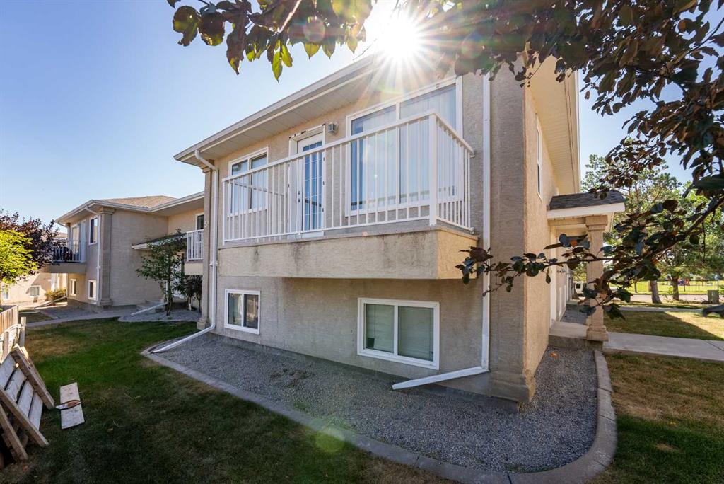 6, 5 Tartan Boulevard W, A2341081, Alberta,