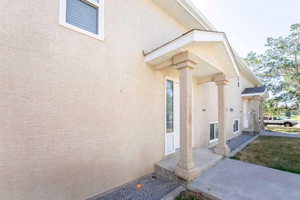 Fourth View of 6, 5 Tartan Boulevard W, West Highlands, Lethbridge, Alberta, T1J 4Y5