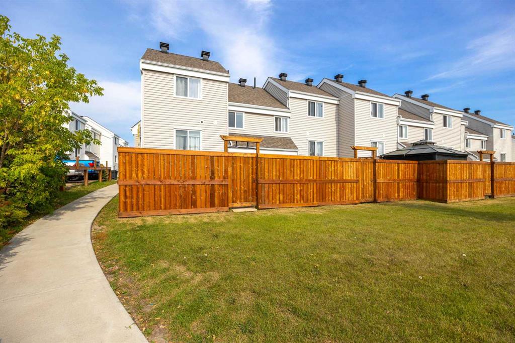 Third View of 10, 701 Beacon hill Drive , Beacon Hill, Fort McMurray, Alberta, T9H 3R4