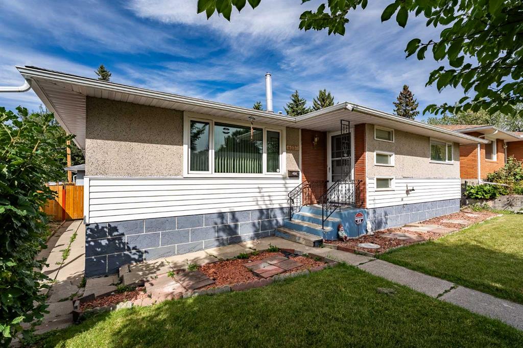 Second View of 4327 19 Street NW, Charleswood, Calgary, Alberta, T2L2B8
