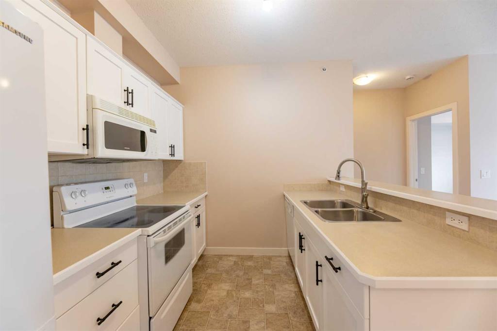 Fifth View of 309, 109 Seabolt Drive , Hillcrest, Hinton, Alberta, T7V 1K2
