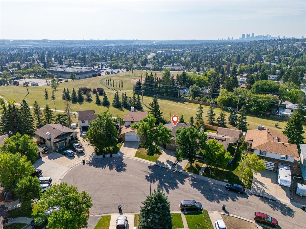 Fifth View of 36 Berkley Place NW, Beddington Heights, Calgary, Alberta, T3K 1A7