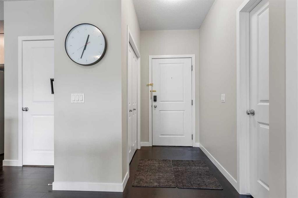 Third View of 4201, 5305 32 Avenue SW, Glenbrook, Calgary, Alberta, T8E 8A2
