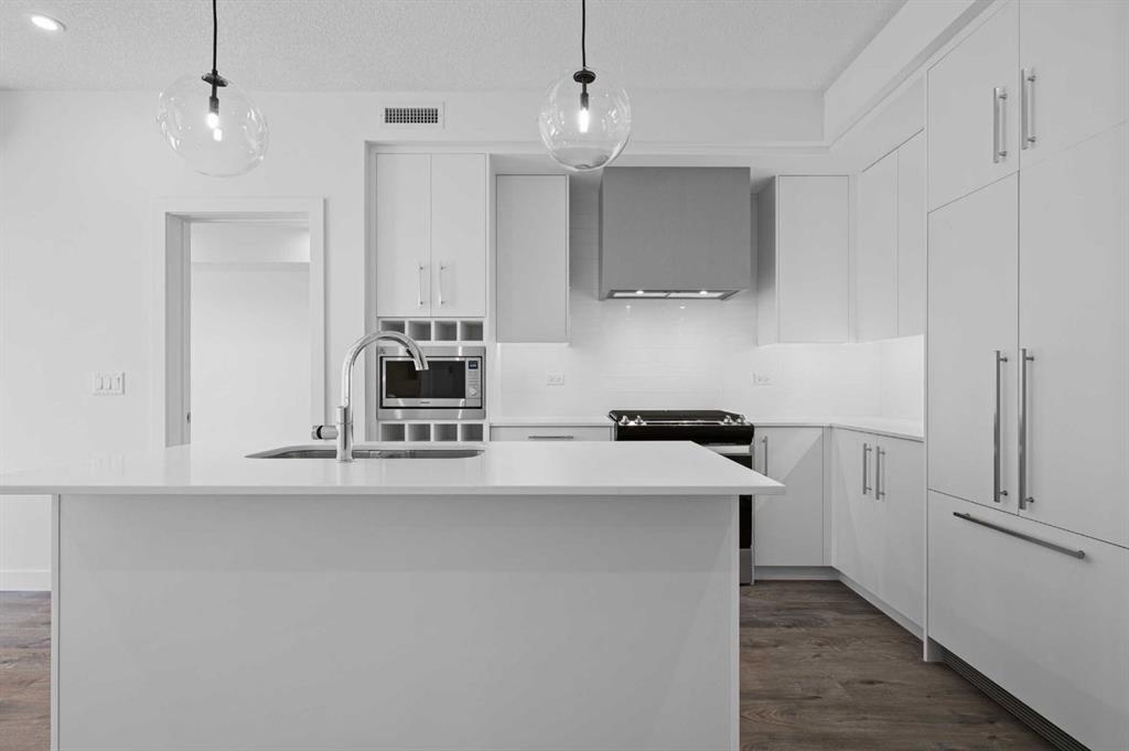 Fifth View of 315, 8370 Broadcast Avenue SW, West Springs, Calgary, Alberta, T3H 6L3