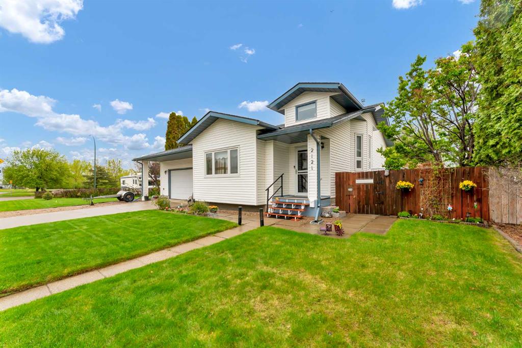 Third View of 2121 Hull Way NE, Northeast Crescent Heights, Medicine Hat, Alberta, T1C 1R9