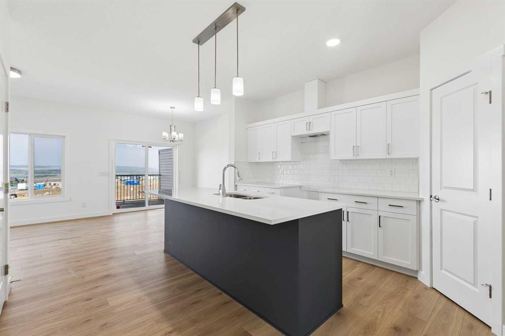 27 Heritage Point , A2341866, Alberta,