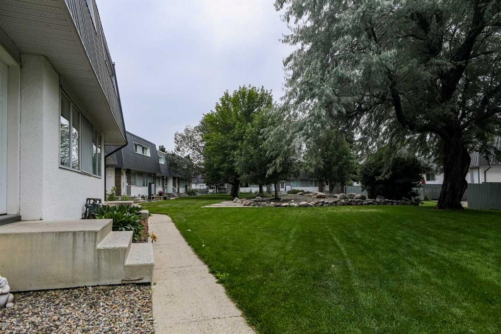 Third View of 40, 1601 23 Street N, Park Meadows, Lethbridge, Alberta, T1H4M9