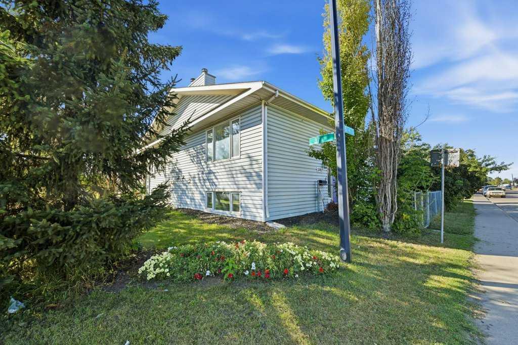 Third View of 3702 51 Avenue , South Hill, Red Deer, Alberta, T4N 4C6