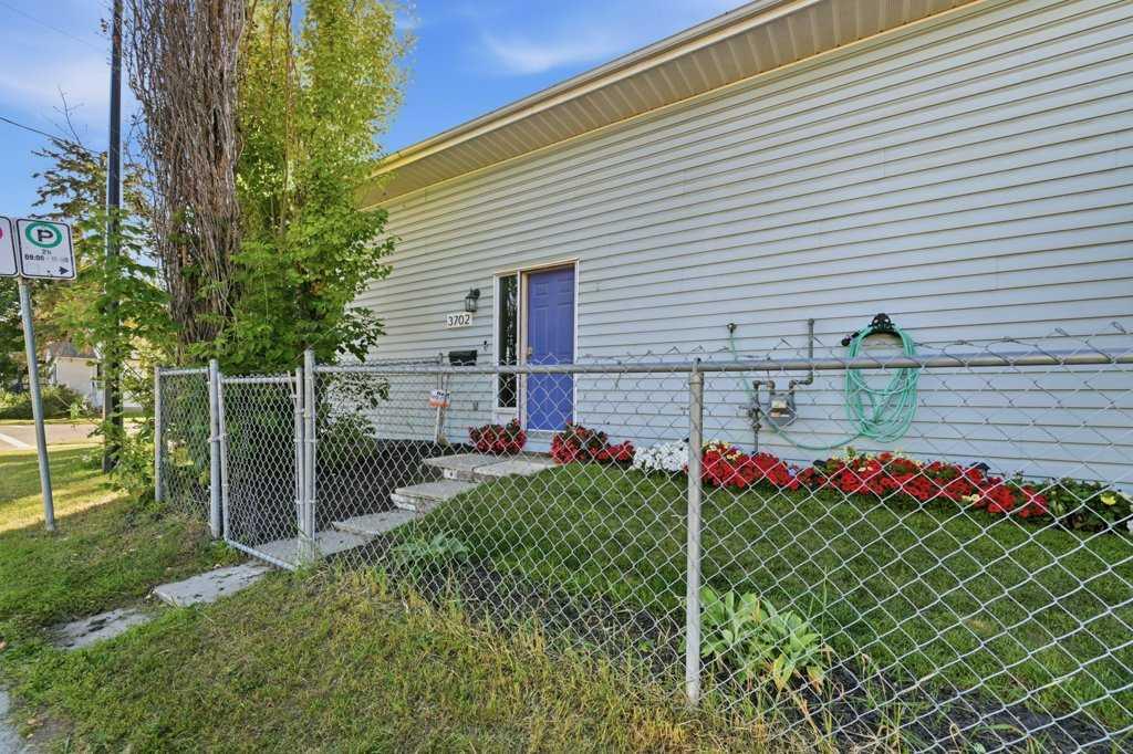 Fifth View of 3702 51 Avenue , South Hill, Red Deer, Alberta, T4N 4C6