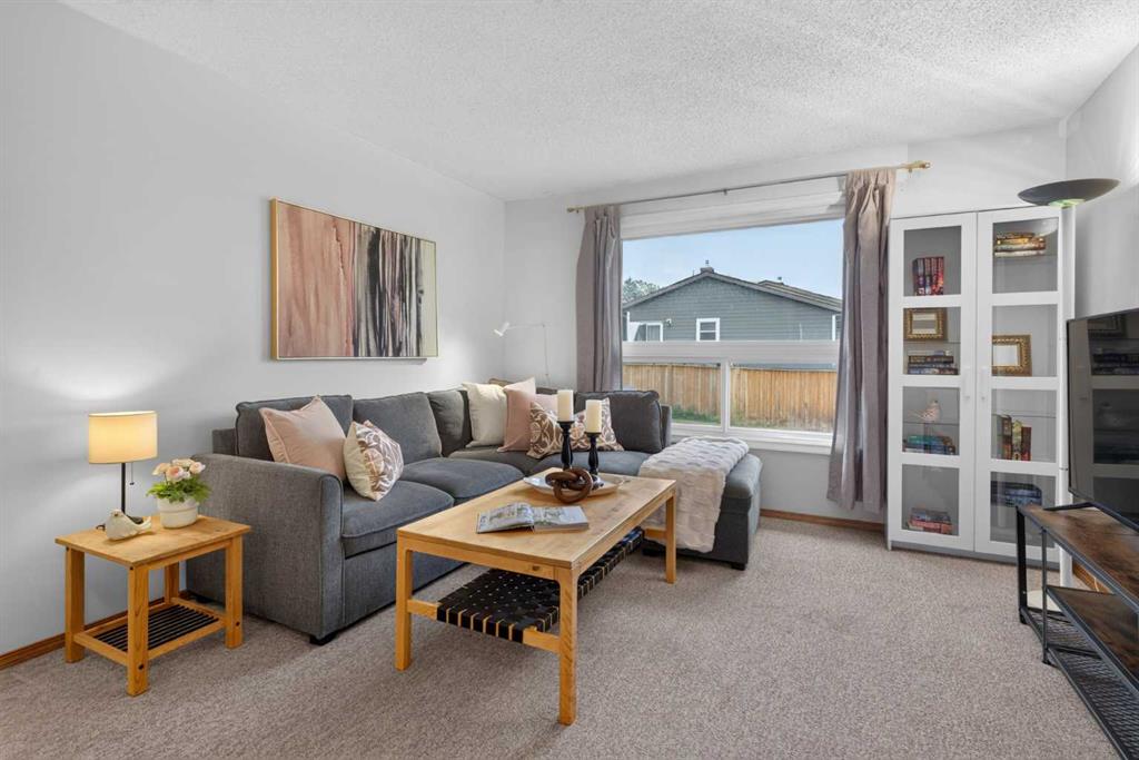 179 Pinecliff Close NE, A2341889, Alberta,
