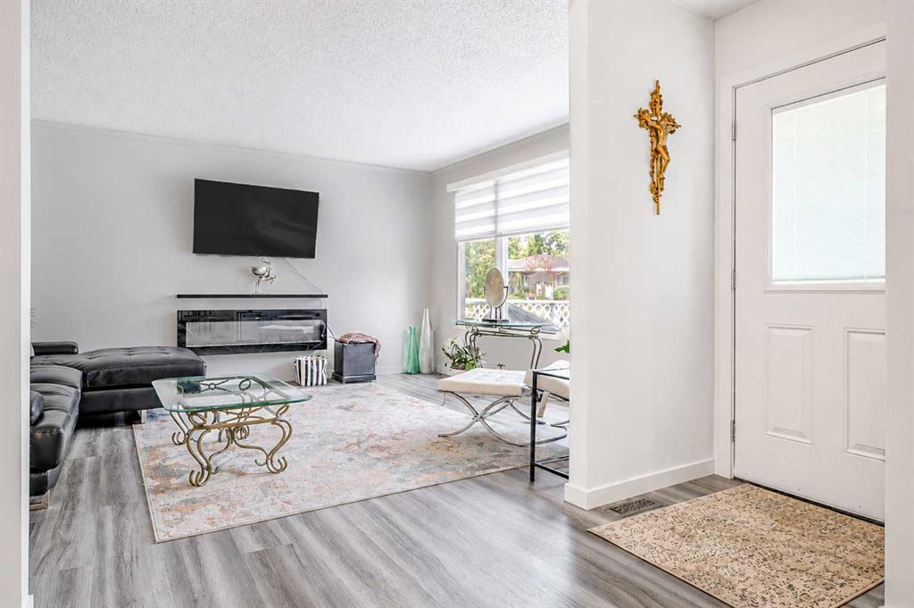 Fifth View of 239 2 Street E, Downtown, Brooks, Alberta, T1R 0G8