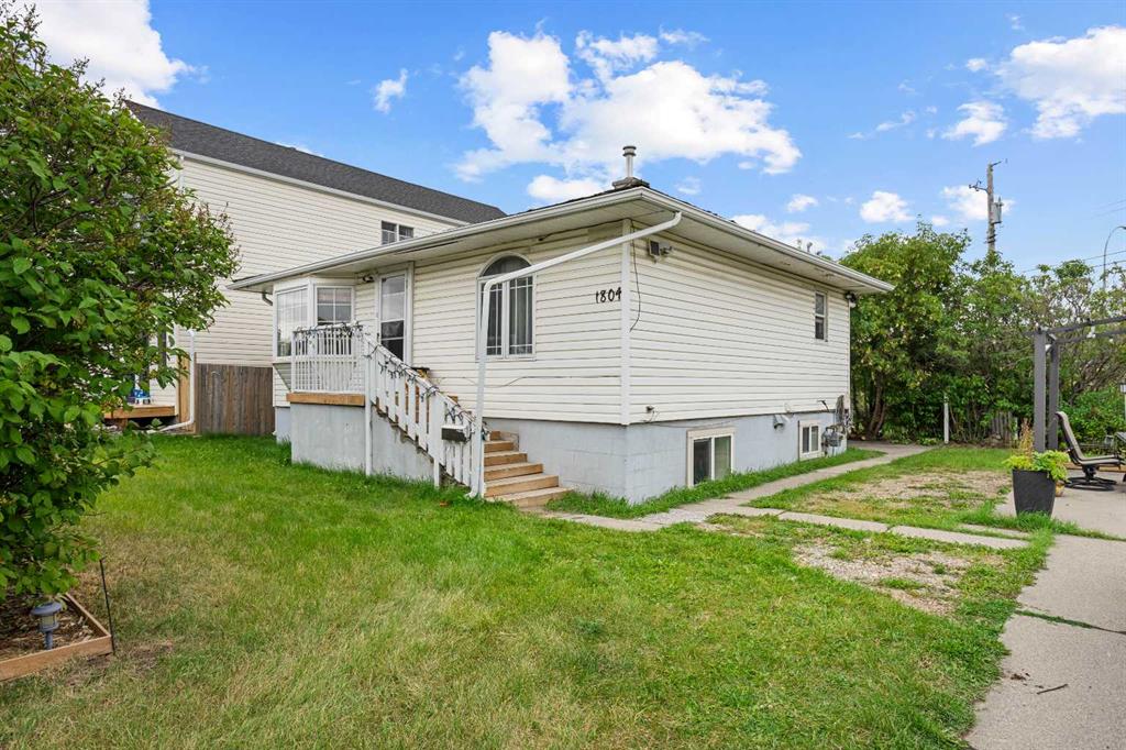 Second View of 1804 41 Street NW, Montgomery, Calgary, Alberta, T3B 1A5