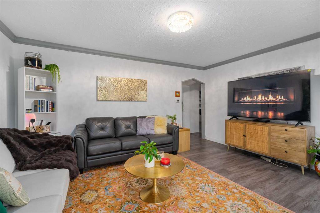 Fourth View of 1804 41 Street NW, Montgomery, Calgary, Alberta, T3B 1A5