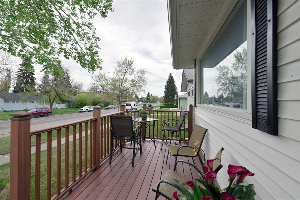 Third View of 4027 19 Street NW, Charleswood, Calgary, Alberta, T2L 2B7