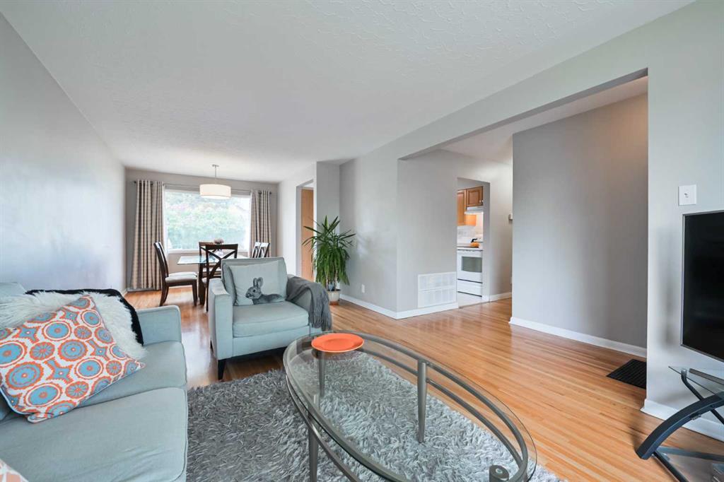 Fifth View of 4027 19 Street NW, Charleswood, Calgary, Alberta, T2L 2B7