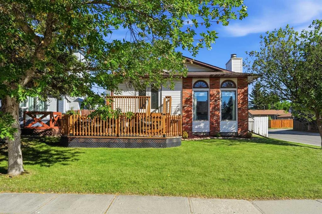Third View of 236 Marquis Place SE, Meadowbrook, Airdrie, Alberta, T4A 1Y4