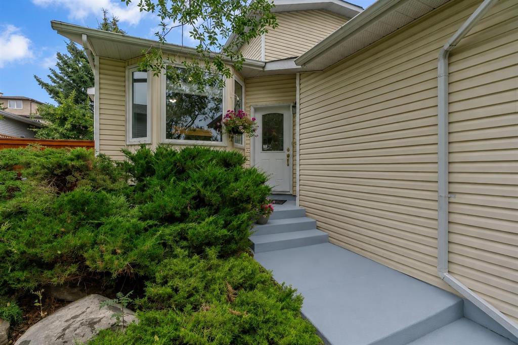 Third View of 139 Shawnessy Drive SW, Shawnessy, Calgary, Alberta, T2Y 1C7