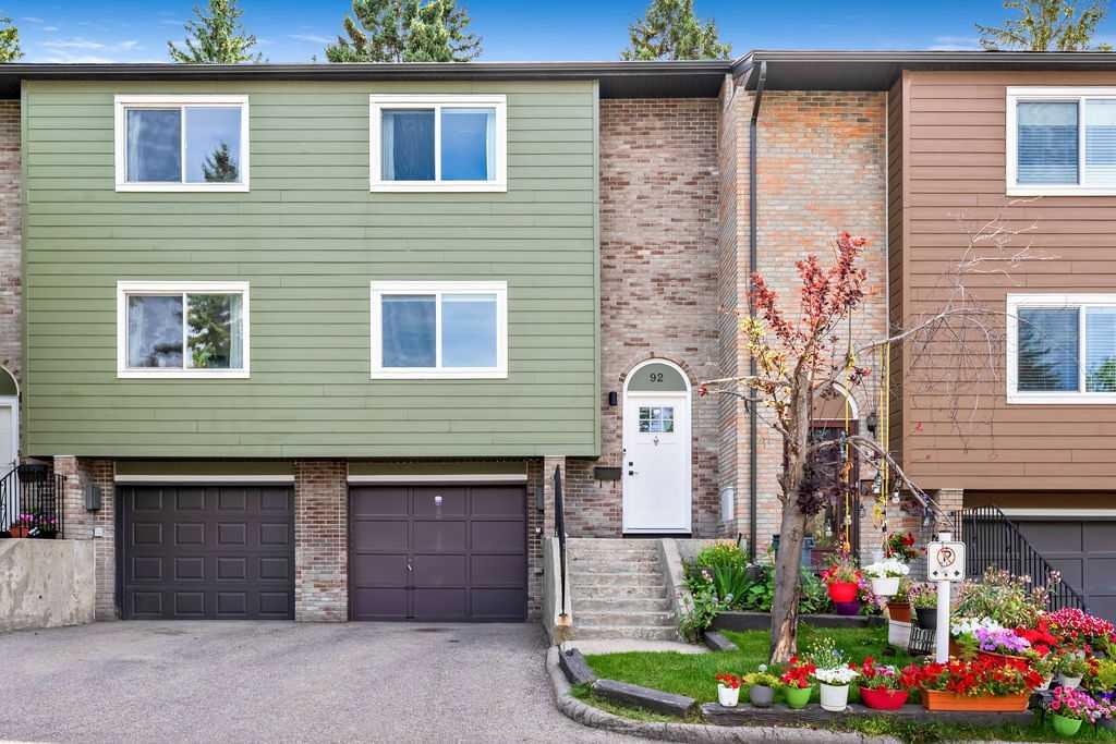 Third View of 92, 210 86 Avenue SE, Acadia, Calgary, Alberta, T2H 1N6