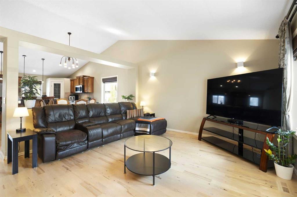 57 Thornfield Close SE, A2342352, Alberta,