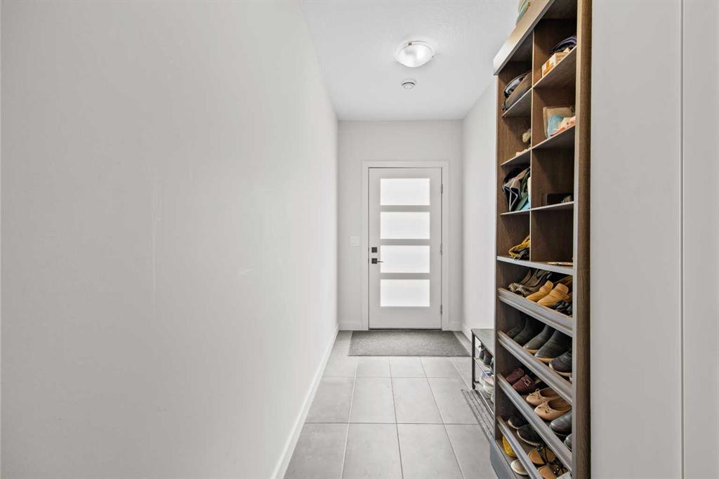 Fourth View of 206, 81 Greenbriar Place NW, Greenwood/Greenbriar, Calgary, Alberta, T3B 6J1