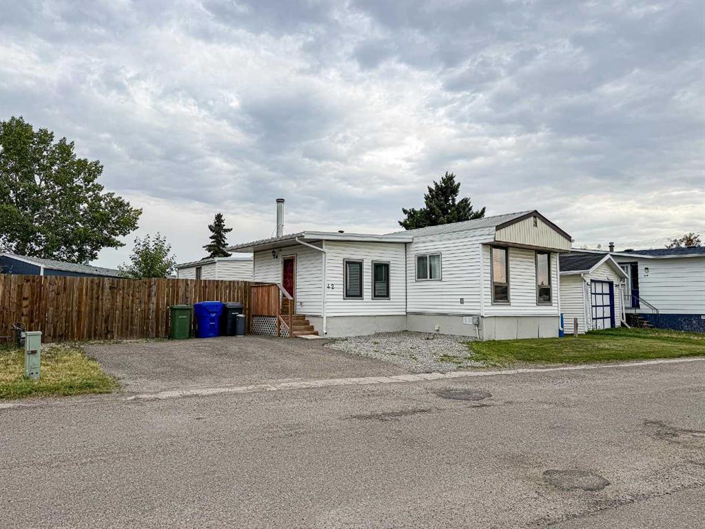 42, 5800 46 Street , A2342420, Alberta,