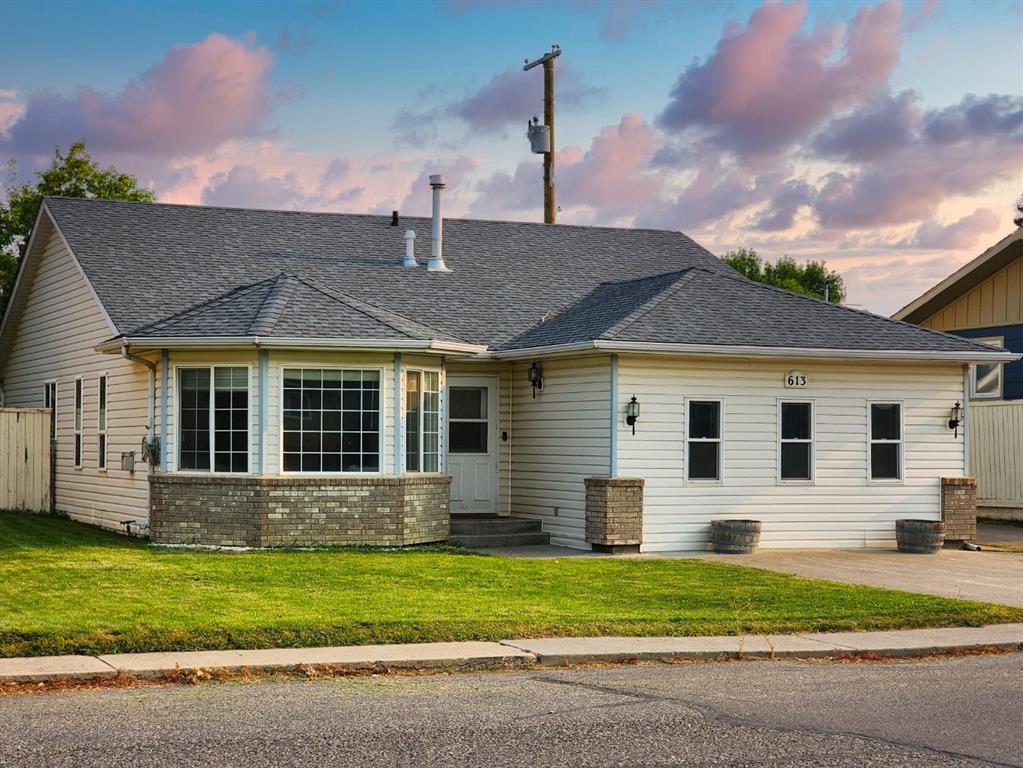 MLS® listing #115468108 for sale located at 613 26 th Street