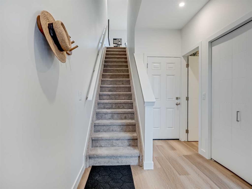 Fifth View of 2223 81st Street SW, Springbank Hill, Calgary, Alberta, T3H 3V8