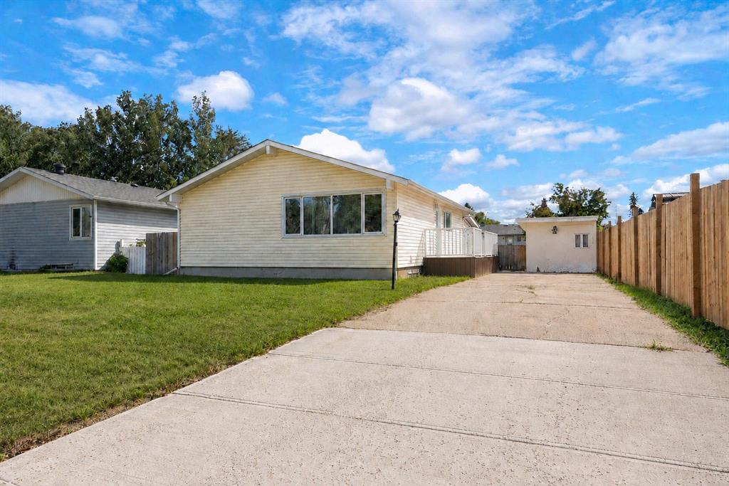2 Blair Crescent , A2342621, Alberta,