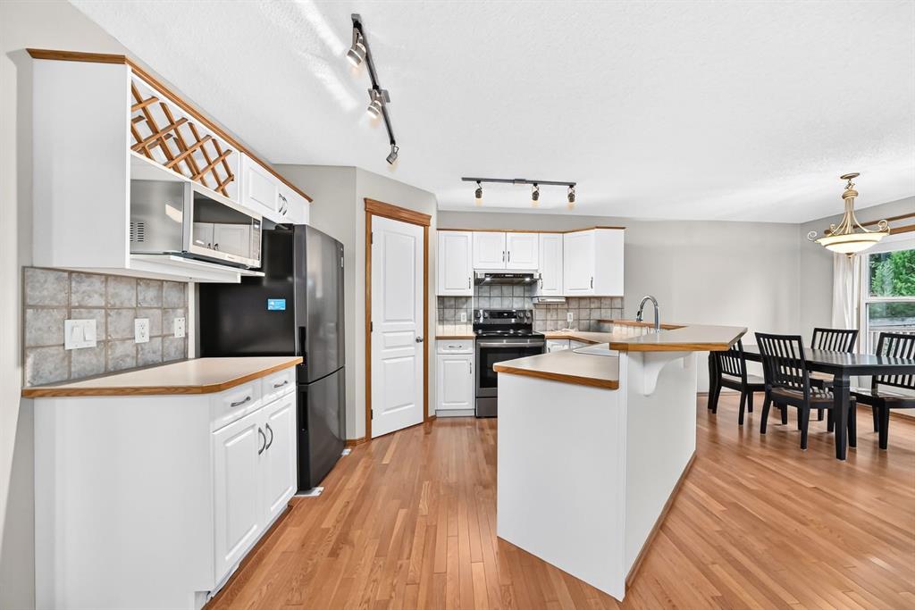 Fifth View of 234 Somerglen Way SW, Somerset, Calgary, Alberta, T2Y 4B3