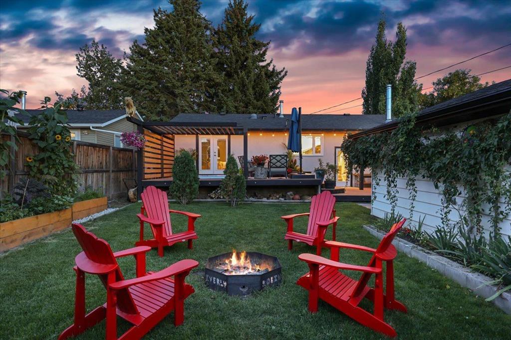 Fourth View of 363 Queensland Drive SE, Queensland, Calgary, Alberta, T2J4G3
