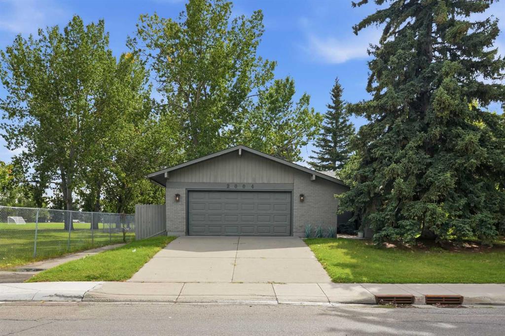 Main View of 2004 Lake Bonavista Drive SE, Lake Bonavista, Calgary, Alberta, T2J 4B5