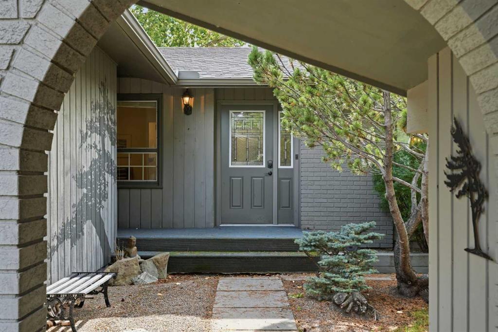 Third View of 2004 Lake Bonavista Drive SE, Lake Bonavista, Calgary, Alberta, T2J 4B5