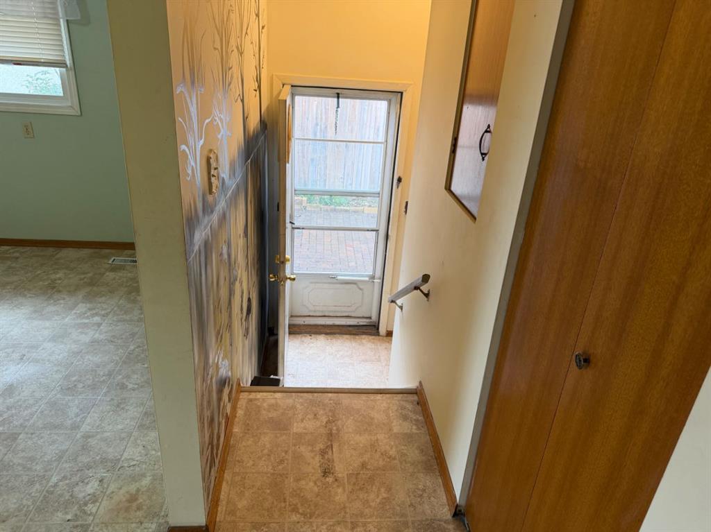 Fourth View of 9 Wells  , West Park, Red Deer, Alberta, T4N 5Y2