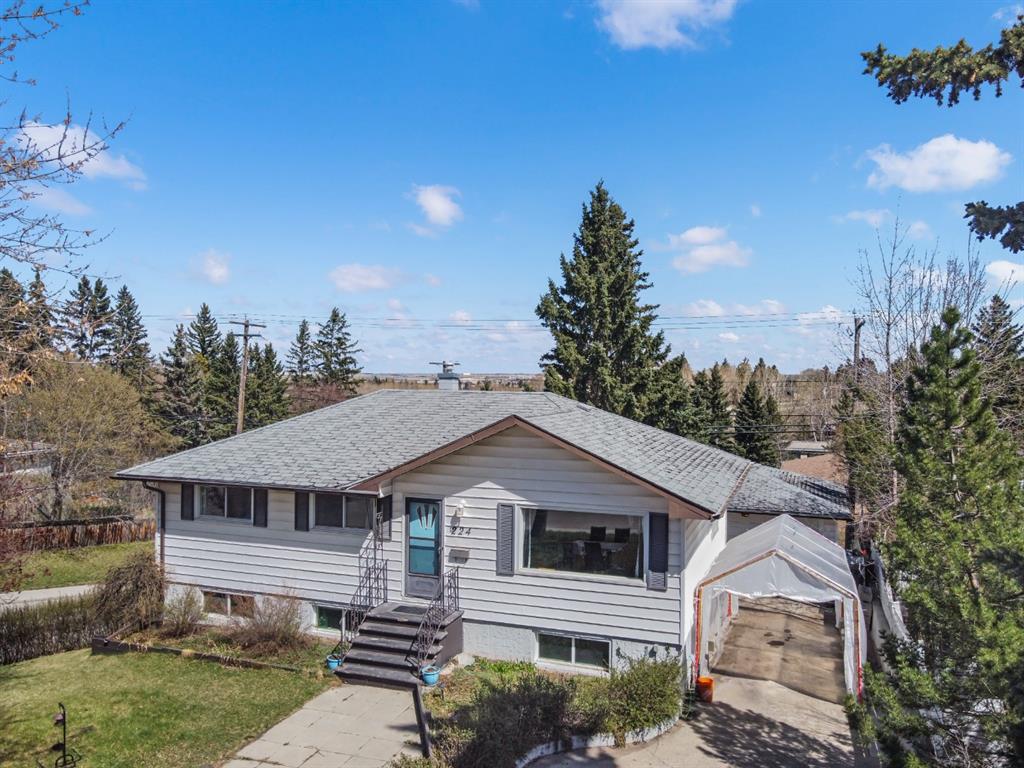 Second View of 224 Hendon Drive NW, Highwood, Calgary, Alberta, T2K 1Z2