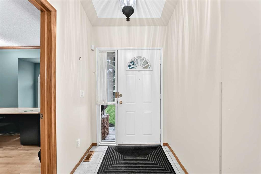 Fourth View of 1030 Shawnee Road SW, Shawnee Slopes, Calgary, Alberta, T2Y 1W6