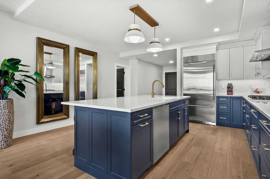 Fifth View of 209, 15 Cougar Ridge Landing SW, Patterson, Calgary, Alberta, T3H 6C3