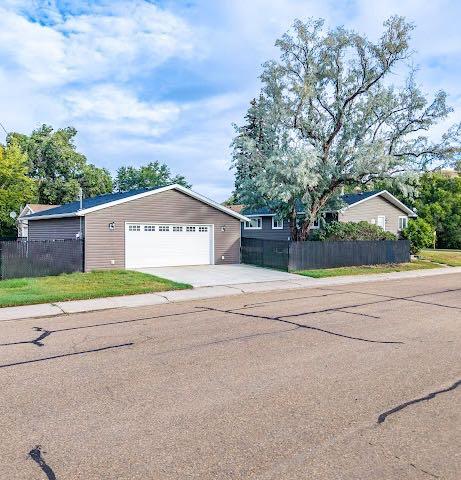 909 Riverside Drive E, A2343354, Alberta,