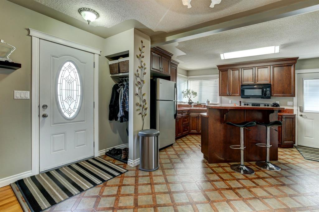 Third View of 909 Riverside Drive E, Riverview_DRUM, Drumheller, Alberta, T0J 0Y5