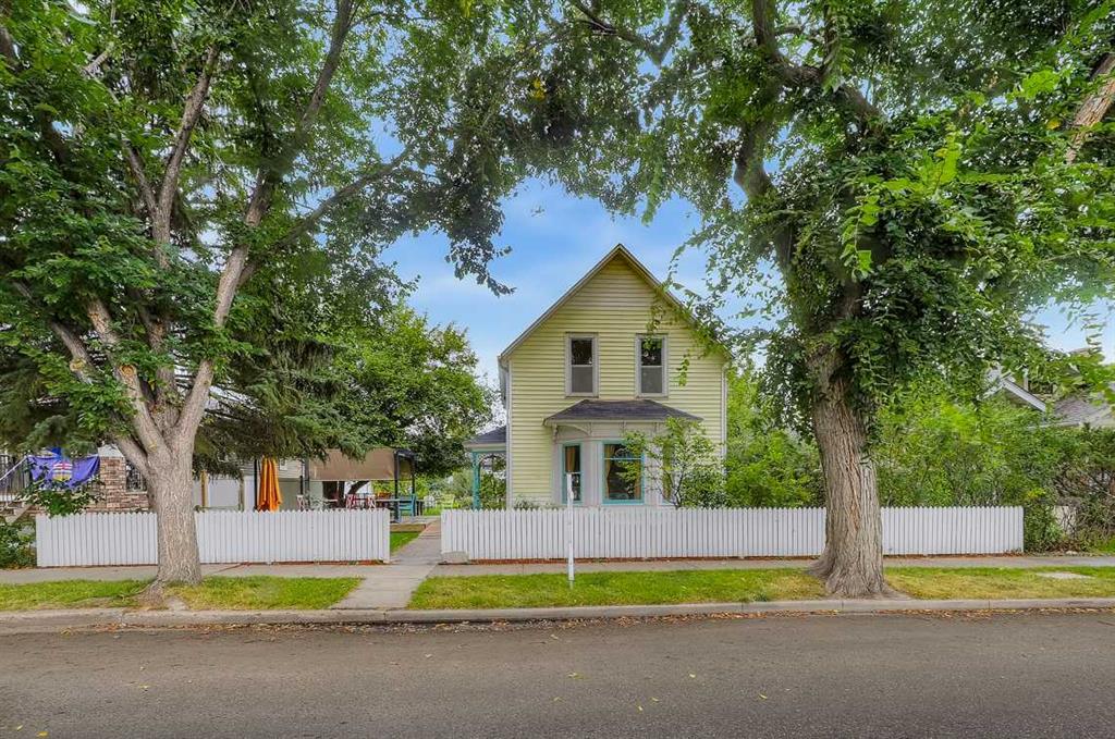 Second View of 130 3 Avenue SE, Central High River, High River, Alberta, T1V 1N5