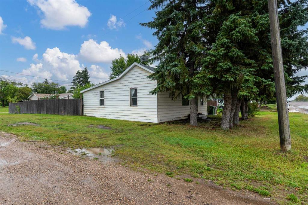 83 2 Street E, A2343649, Saskatchewan,