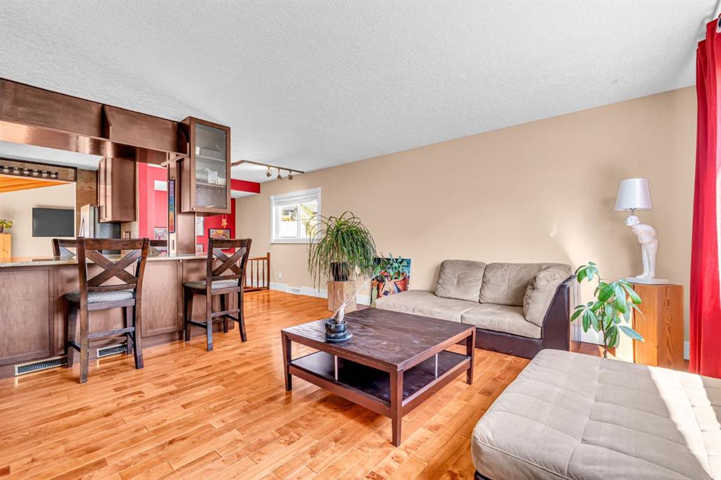 Third View of 7207 Fleetwood Drive SE, Fairview, Calgary, Alberta, T2H 0X2