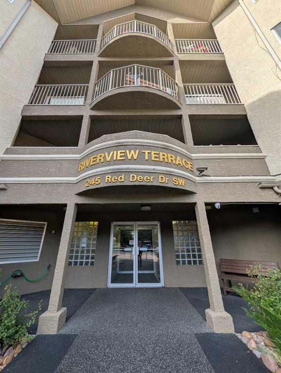 Third View of 208, 245 Red Deer Drive SW, SW Hill, Medicine Hat, Alberta, T1A 8p4