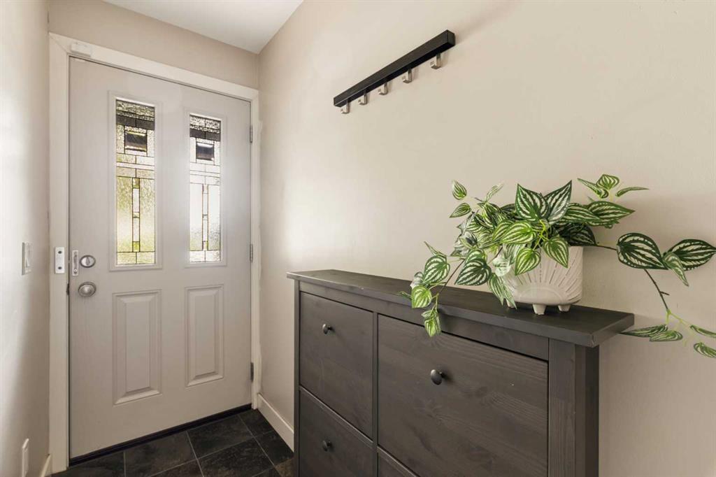 Third View of 5, 1423 1 Street NW, Crescent Heights, Calgary, Alberta, T2M 2S7