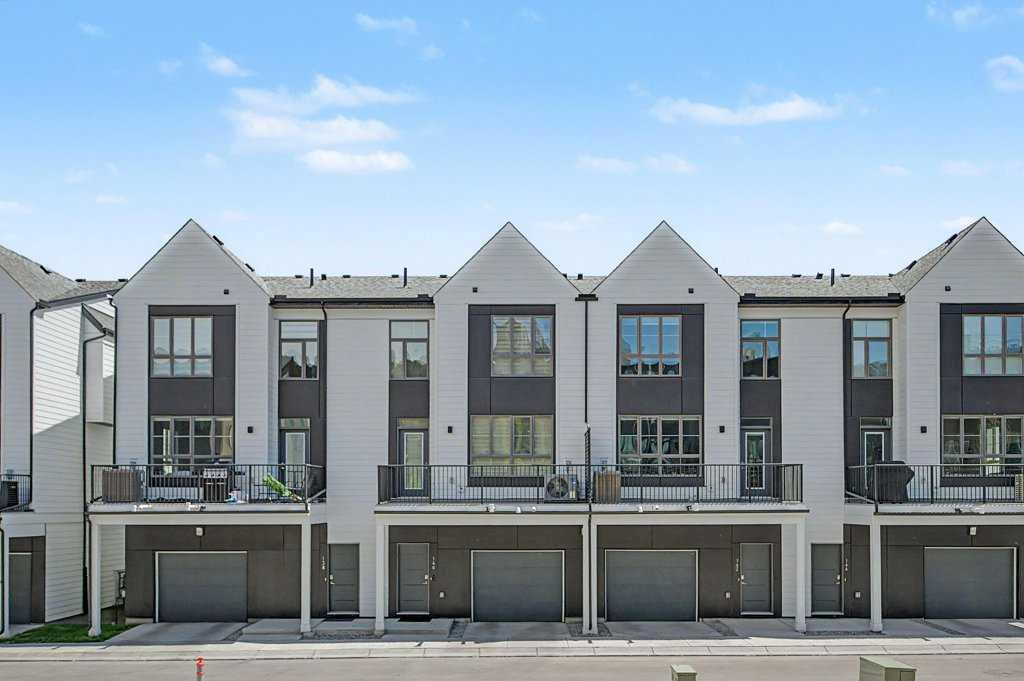 Second View of 140 Sovereign Common SW, Shaganappi, Calgary, Alberta, T3C 1K2