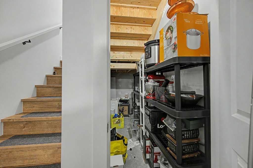 Fourth View of 140 Sovereign Common SW, Shaganappi, Calgary, Alberta, T3C 1K2