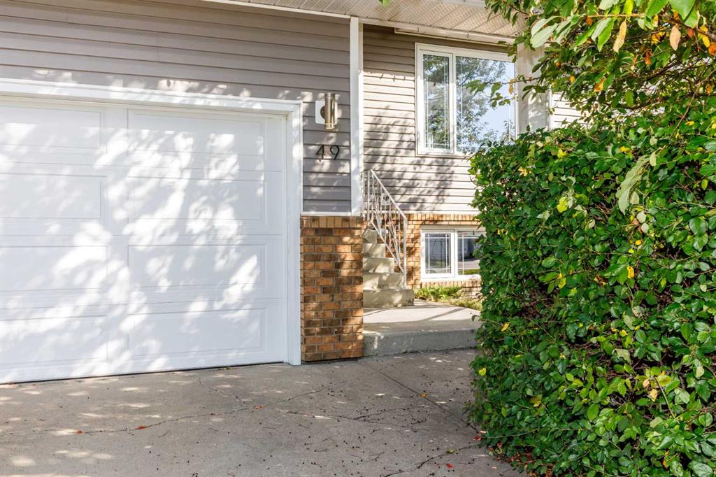 Third View of 49 Rutledge Crescent E, Rosedale Estates, Red Deer, Alberta, T4P 3K2